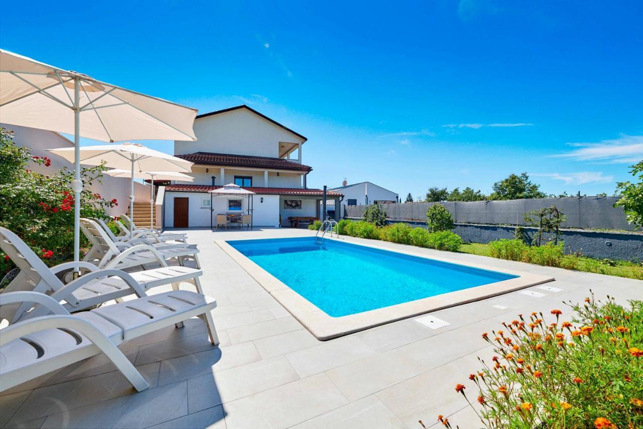 Holiday House Emma Burići Zewnętrze zdjęcie