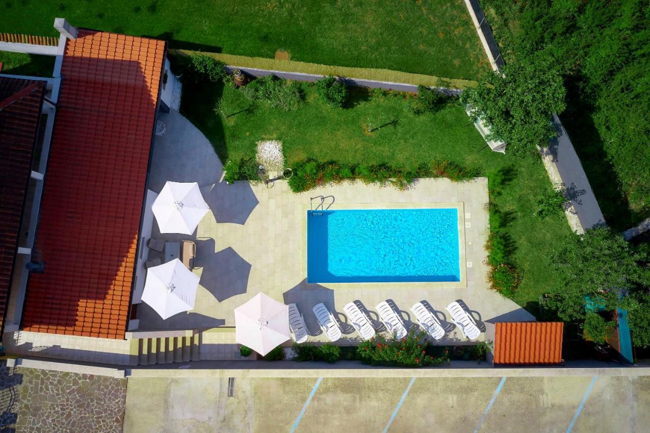 Holiday House Emma Burići Zewnętrze zdjęcie