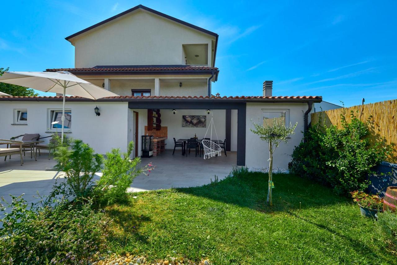 Holiday House Emma Burići Zewnętrze zdjęcie